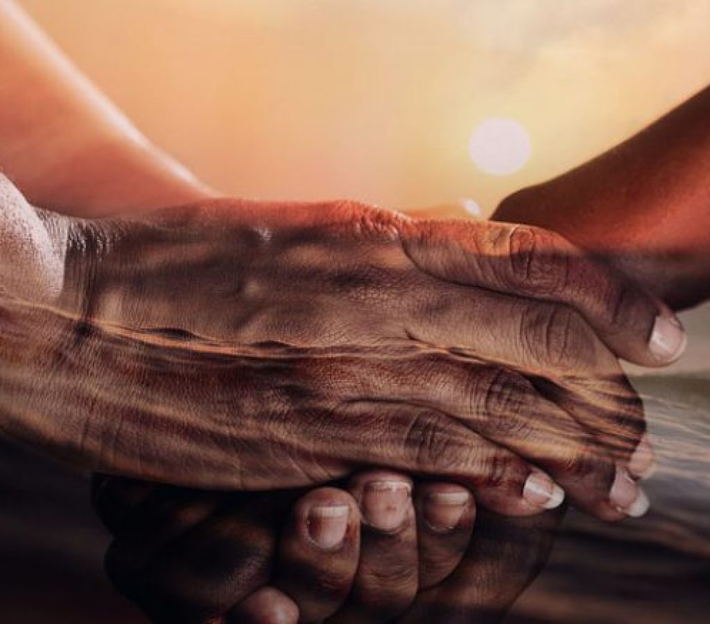 hands-2888625_1920-777x437